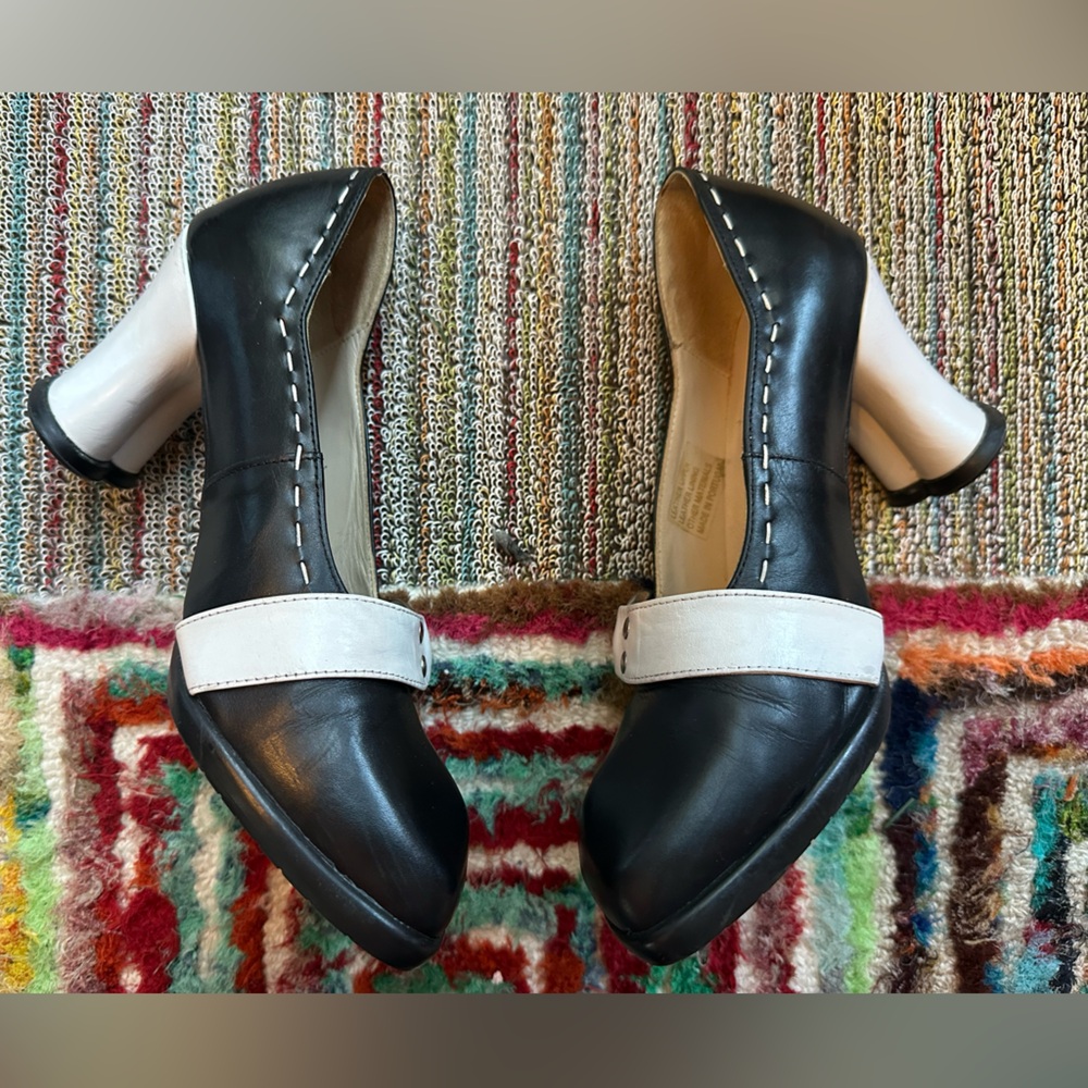 SOLD!! Fluevog VINTAGE EXCELLENT Choice Hi Vanny black/white heart heels❤️ 7 - Picture 7 of 16